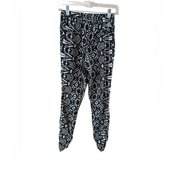 Dizzire Small Black and White Geometric Pants - Picture 10 of 10
